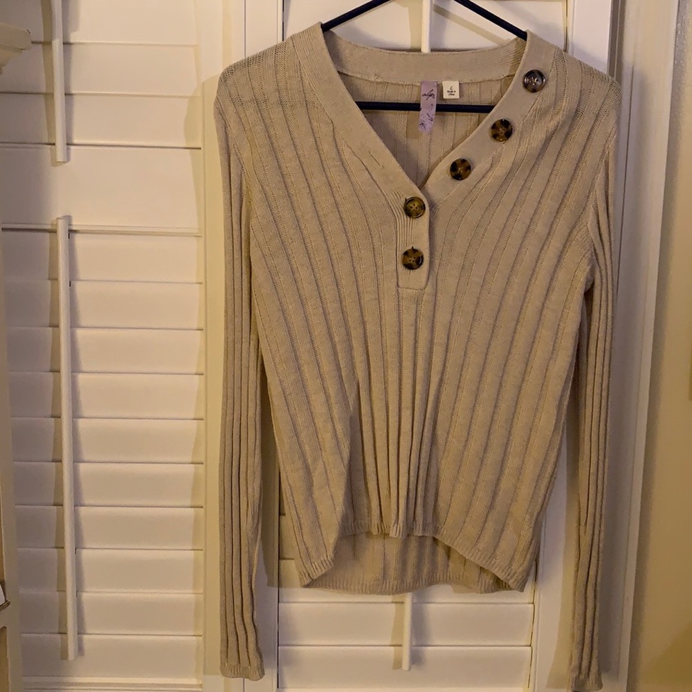 Alya lightweight sweater.